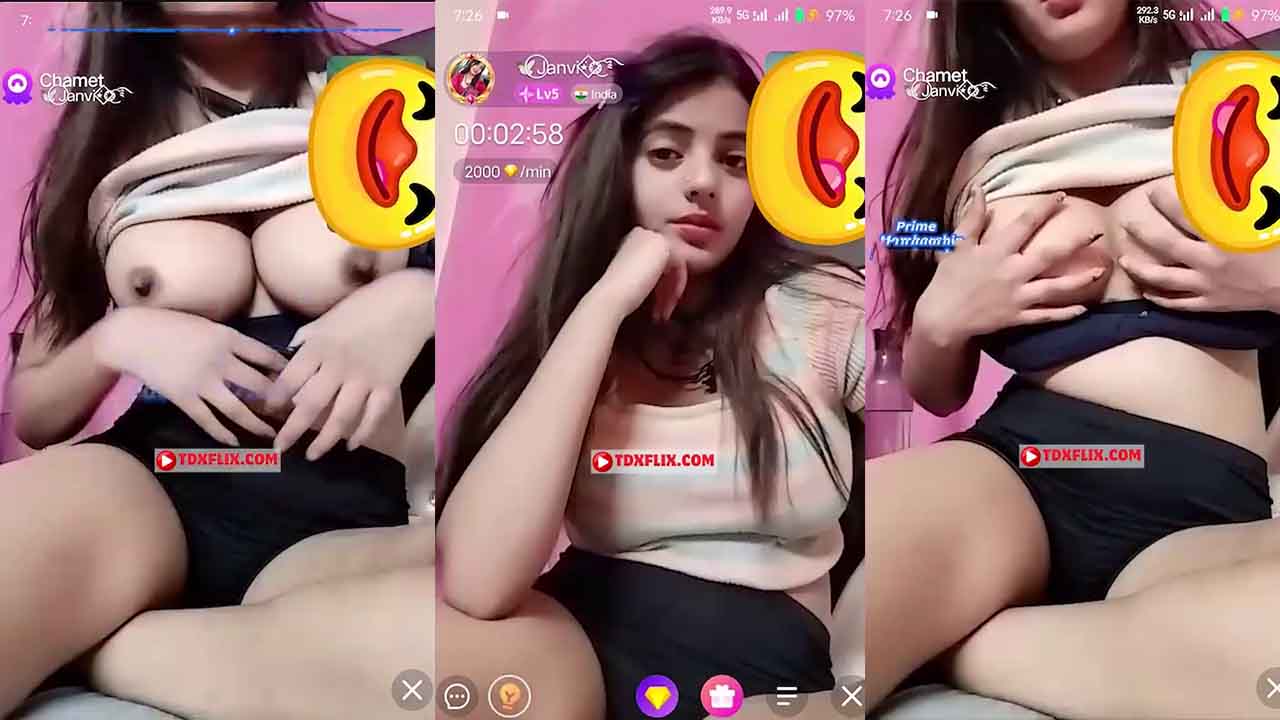 Snapchat Influencer Jaanu aka Janvi Showing Pressing Boobs